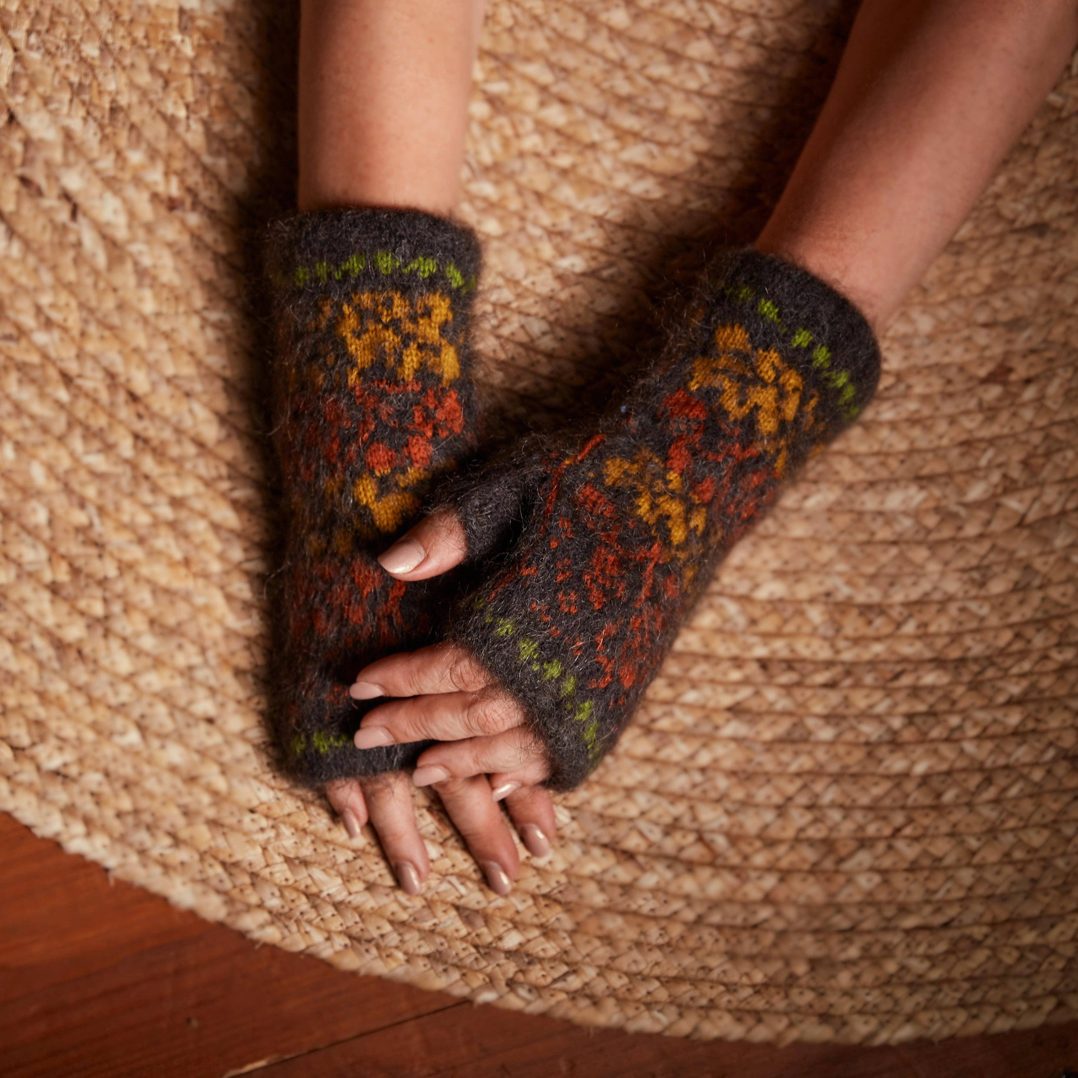 Cozy Autumn Acorn Gloves: Warm Goat Wool Fingerless Comfort for Her