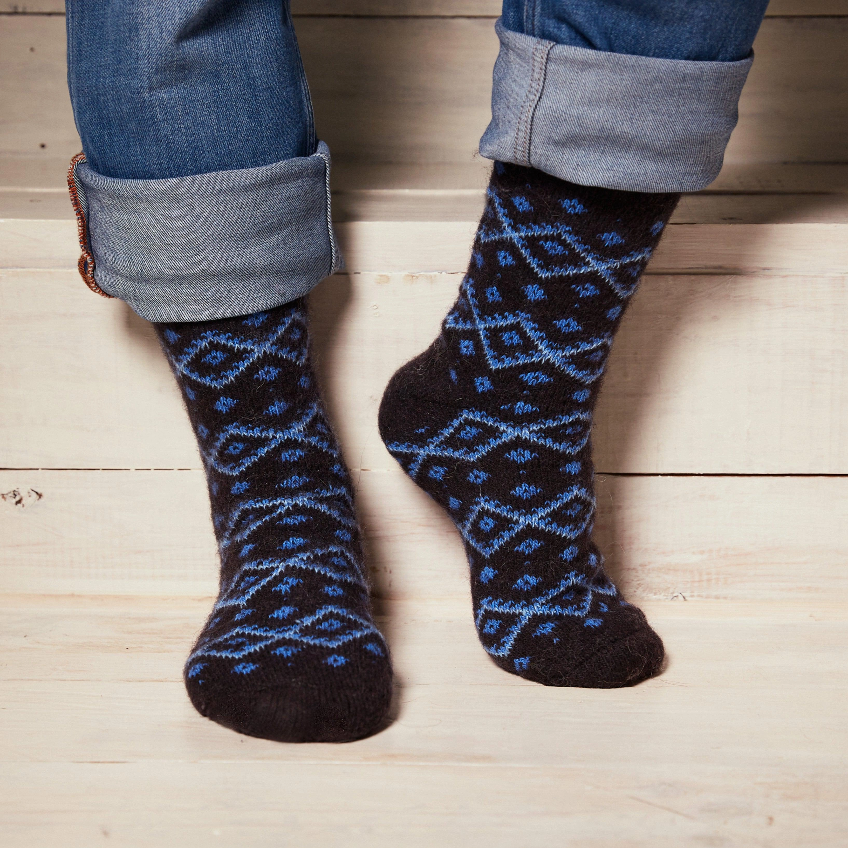 Premium Merino Wool Crew Socks - Men's Black: Comfort & Performance.
